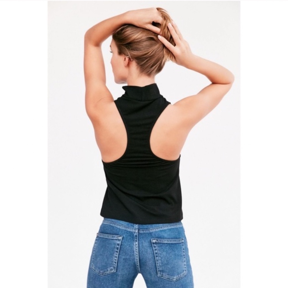 LAST CHANCE! ♻UO Mock Neck Sleeveless Cropped Rib Knit Tank